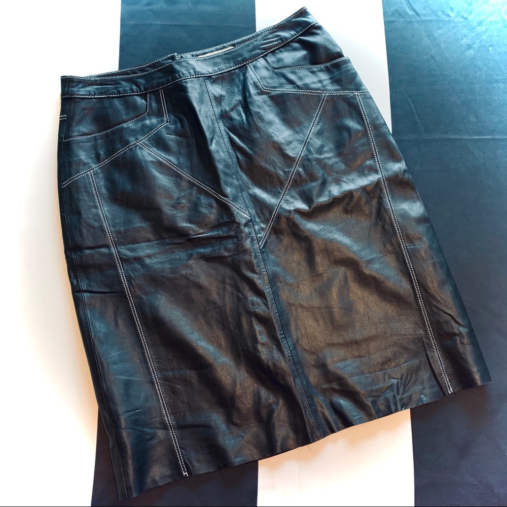 IN SUEDE. Black Leather Skirt.